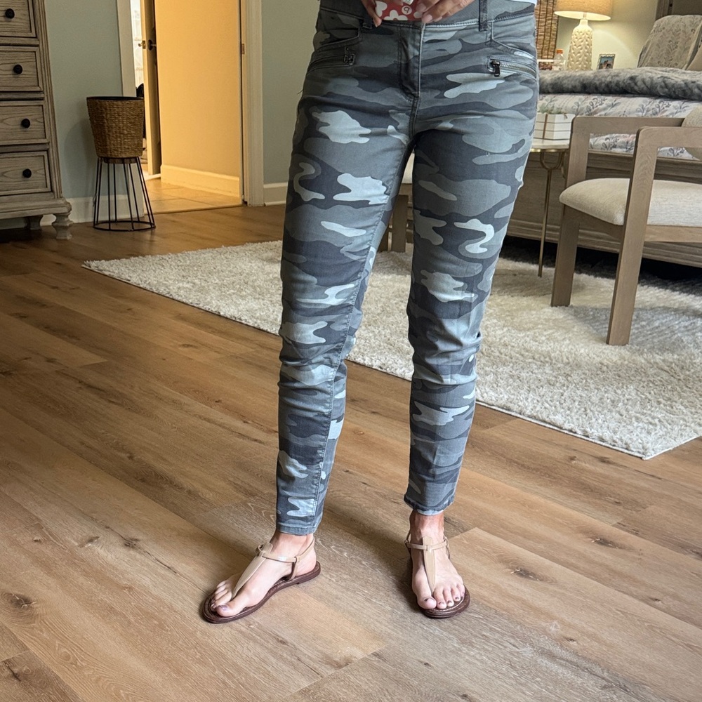 Democracy gray camo skinny crop jean. 27” inseam. Size 6. Ab technology.